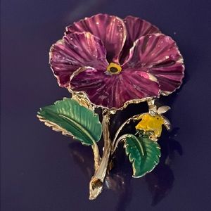VINTAGE EXQUISITE Birthday Flowers Series 1950s Vintage Large Pansy Brooch.